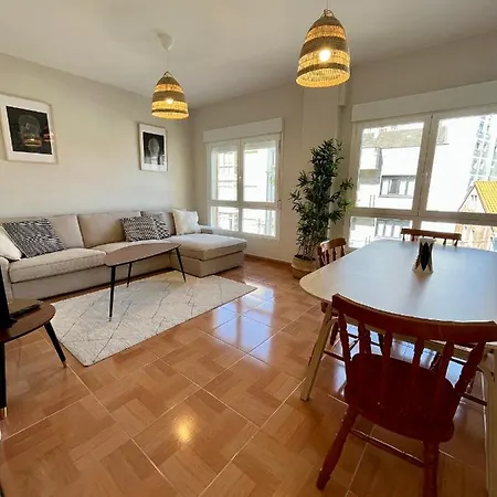 Amplio Y Luminoso Apartamento De 3 Dormitorios Con Vista Mar, A Solo 5 Min Caminando De La Playa Y Del Centro!
